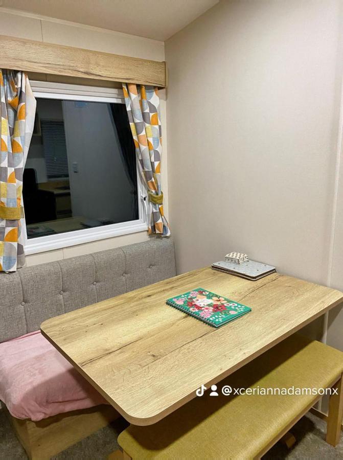 Hotel Presthaven Sands Prestatyn Esterno foto